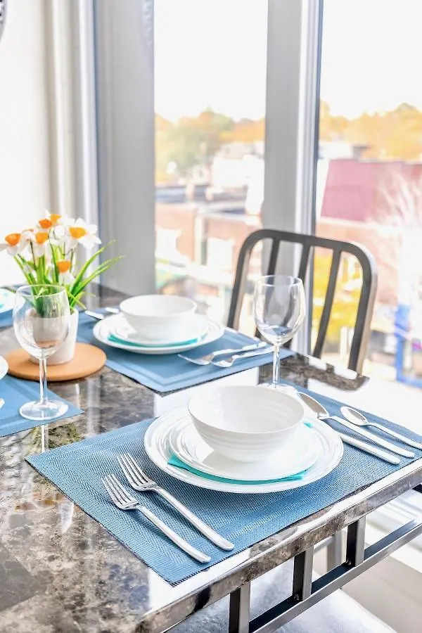 Upscale 3Br Condo - Minutes From High Park Toronto 0*,
